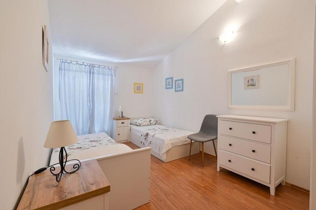 Apartments Mirko Seget Vranjica Exterior photo